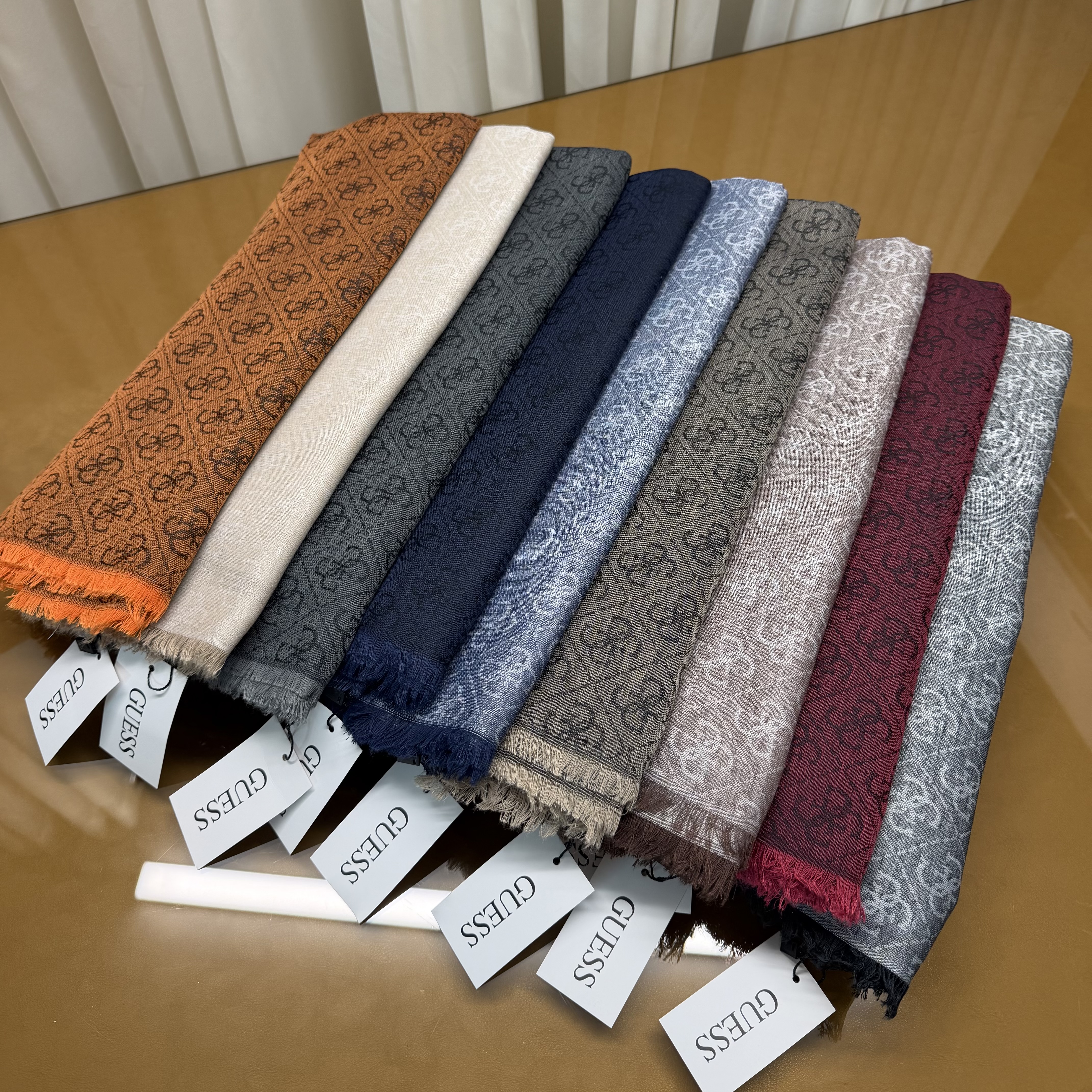 شال طرح Guess نخ مودال کد 633